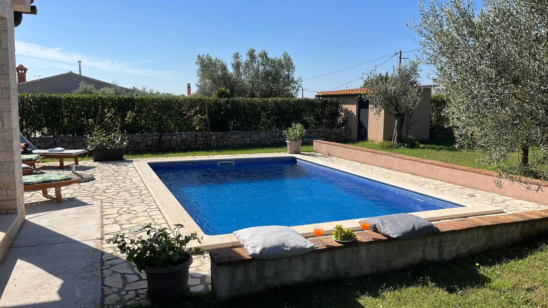 Villa Mirela With A Comfortable Garden And Pool Grandići