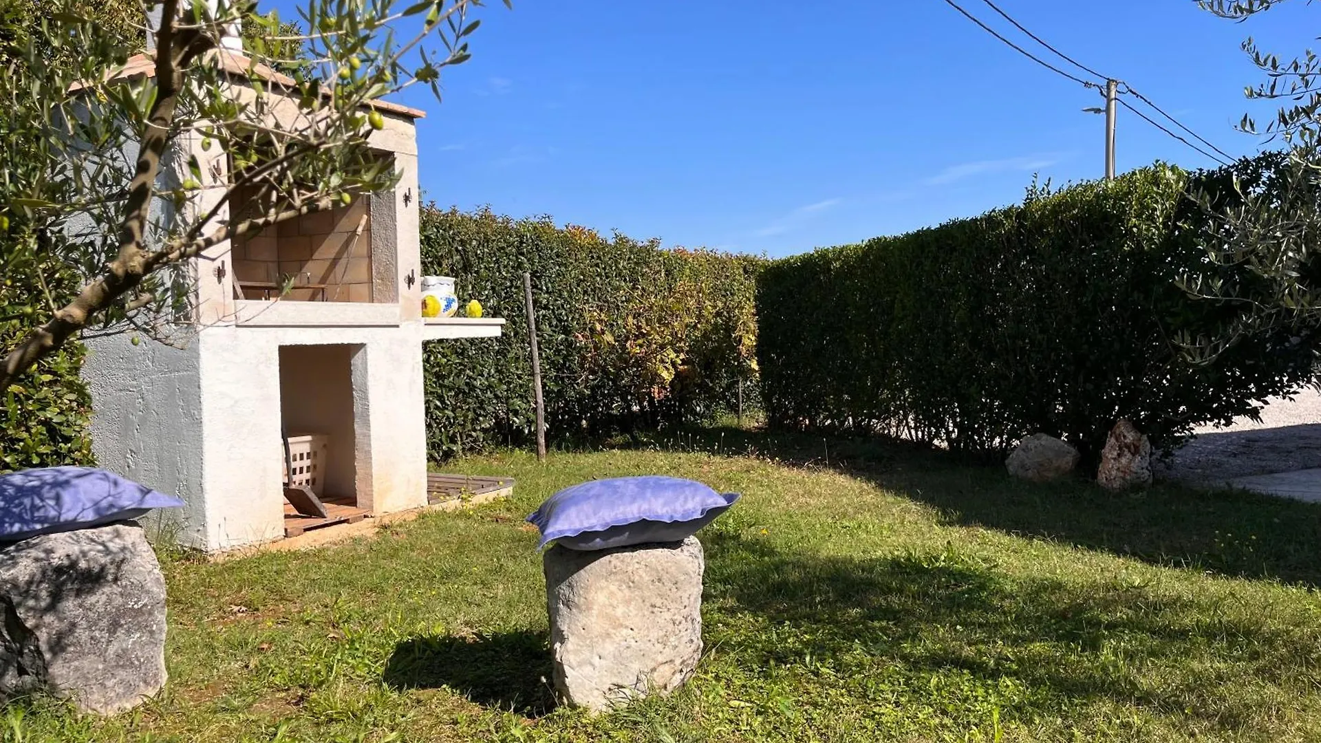 Villa Mirela With A Comfortable Garden And Pool Grandići Horvátország